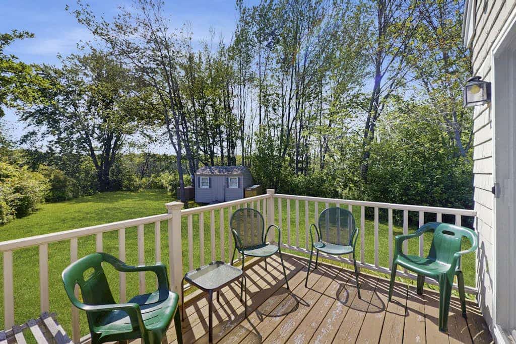 Charming cottage with outdoor space, full kitchen, & WiFi - near beach