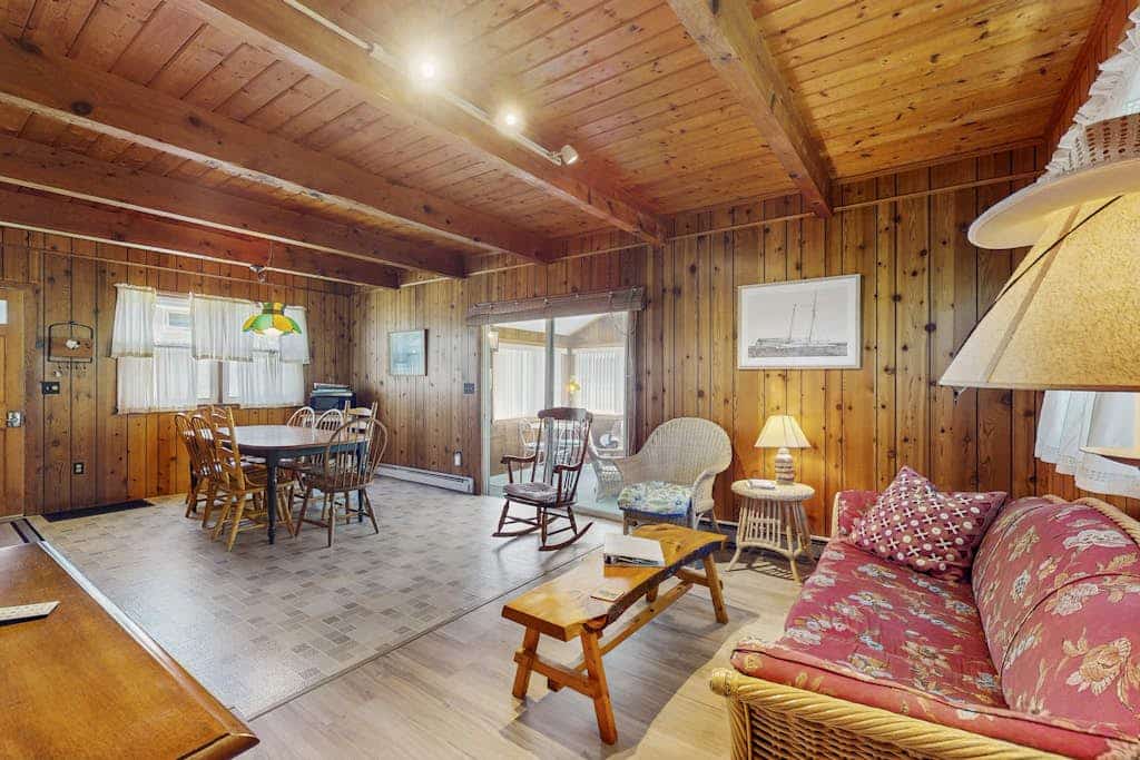 Charming cottage with outdoor space, full kitchen, & WiFi - near beach
