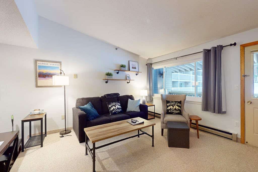 Ultimate cozy 1BR ski-in/ski-out getaway w/ shared indoor hot tub & pool