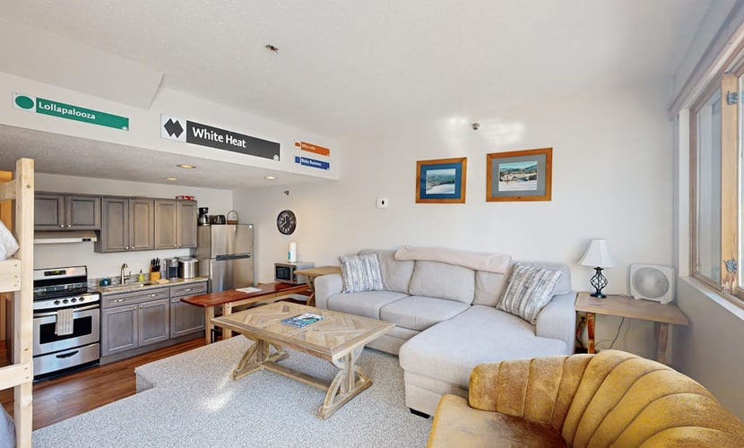 Cozy Studio with Slopeside Access, Pool, Sauna, and Mountain Views