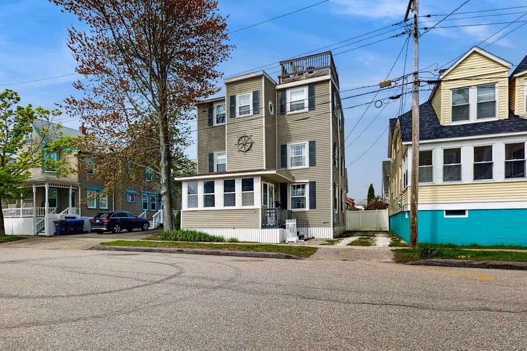 Ocean view home w/ roof deck & patio - great for families, steps to beach