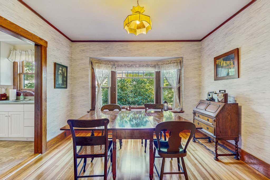 Riverbank Manor