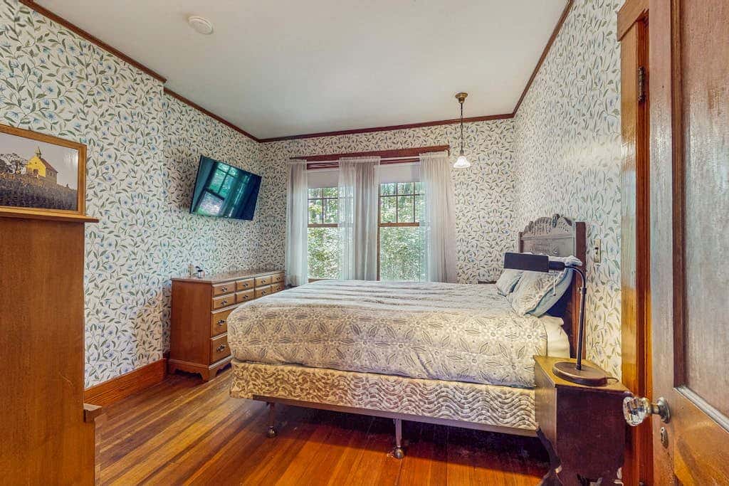 Riverbank Manor