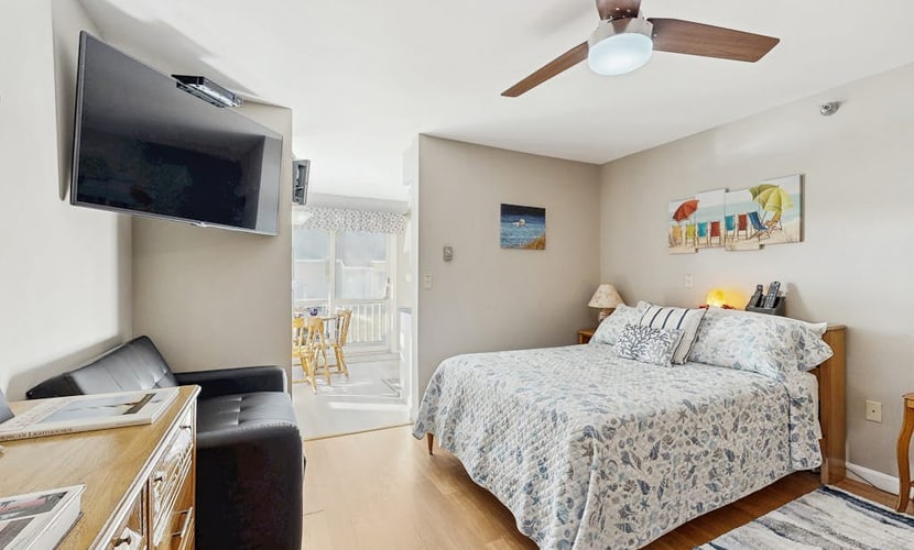 Studio condo with furnished patio, sauna, & pool - near beaches