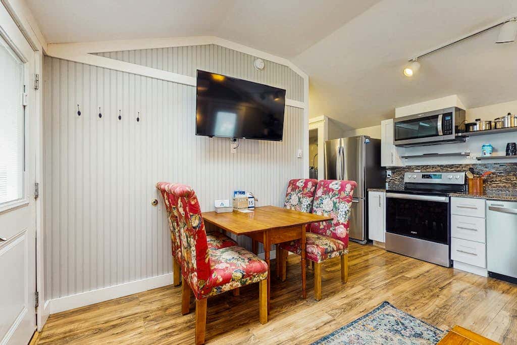 Shorelands Resort Cottage 40