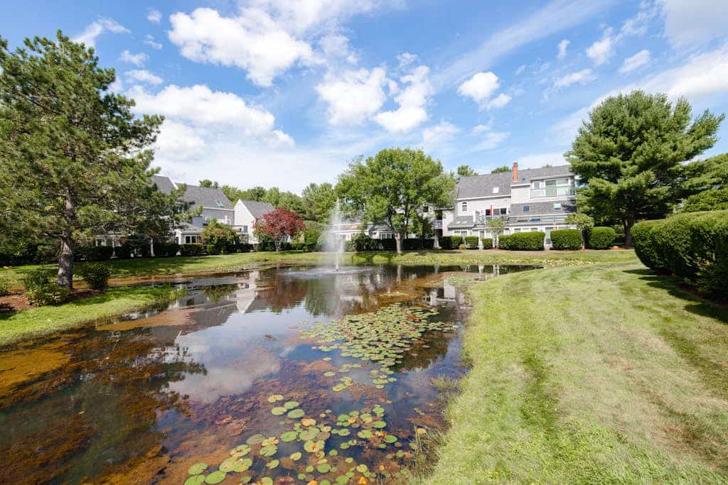 Cape Cod style condo with grill, pool, sauna, & gym - near beach