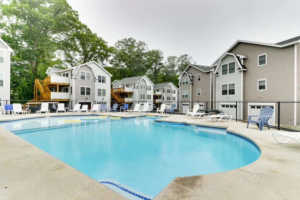 Charming condo with outdoor pool, private washer/dryer, partial estuary view