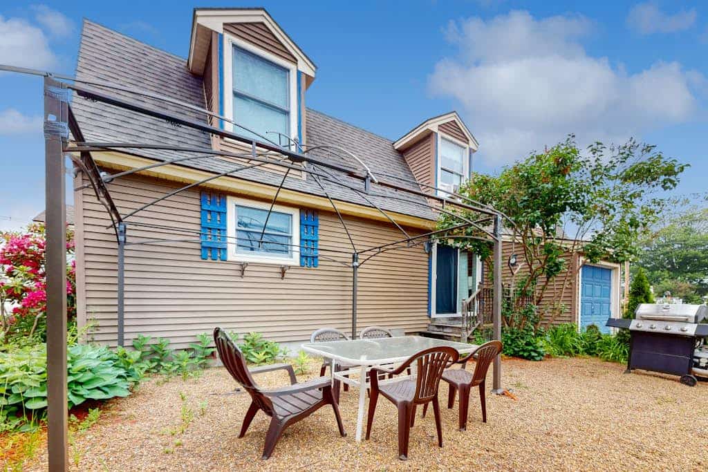 Lovely townhome near golf with gas grill, patio, high-speed WiFi, & full kitchen