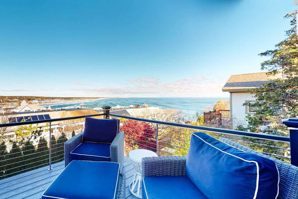 Stunning & luxurious ocean-view home with balcony & W/D