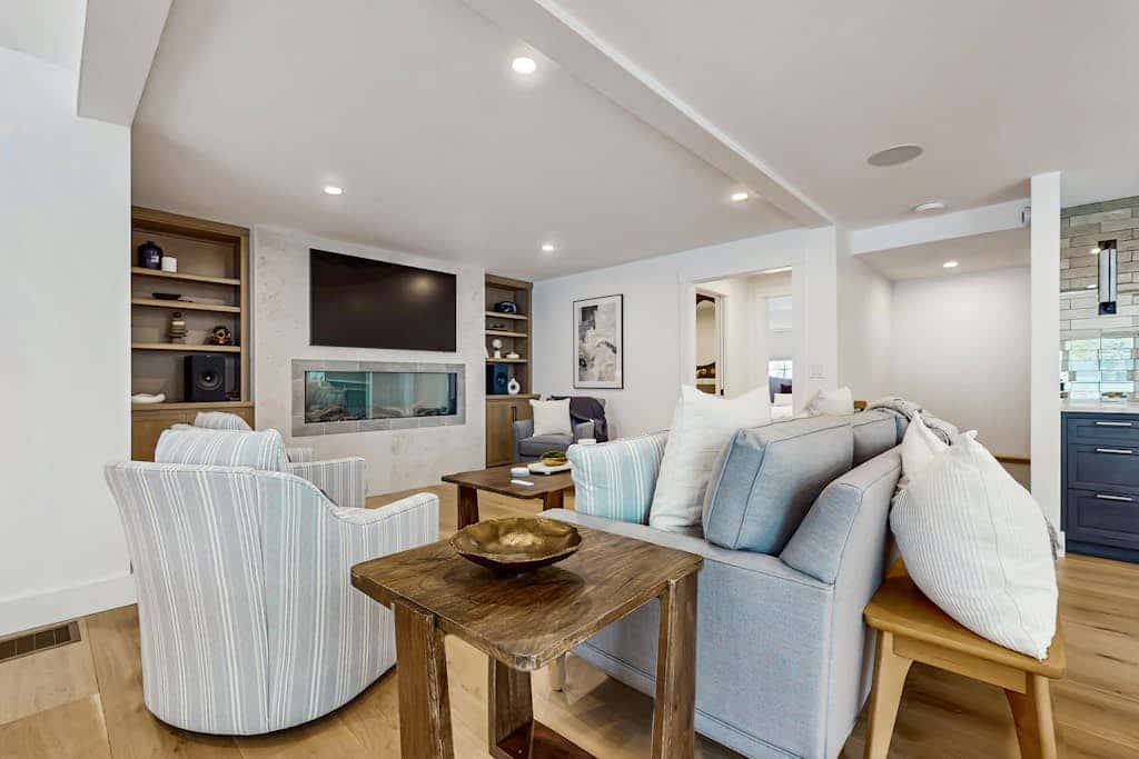 Beautifully updated beach home:  walk to beach, restaurants & shops