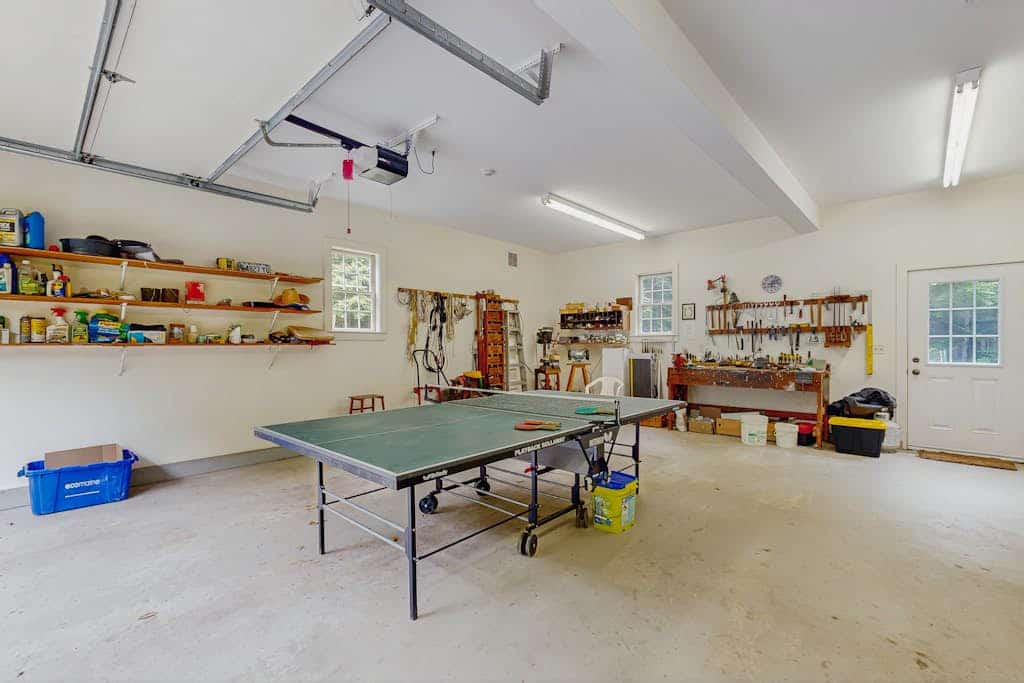 Spacious retreat with peaceful seclusion, Wifi, Patio & BBQ Grill