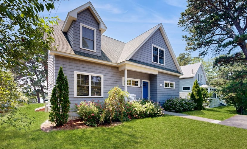 Bright and beautiful bayfront getaway with water access, WiFi, & washer/dryer