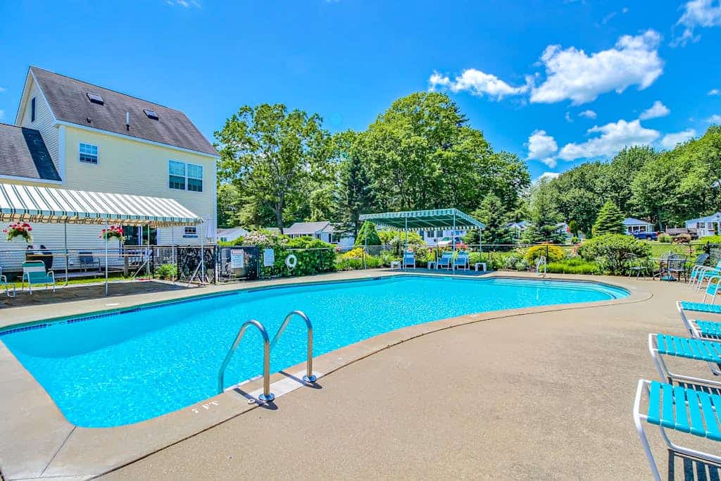 Charming condo with pool and deck space
