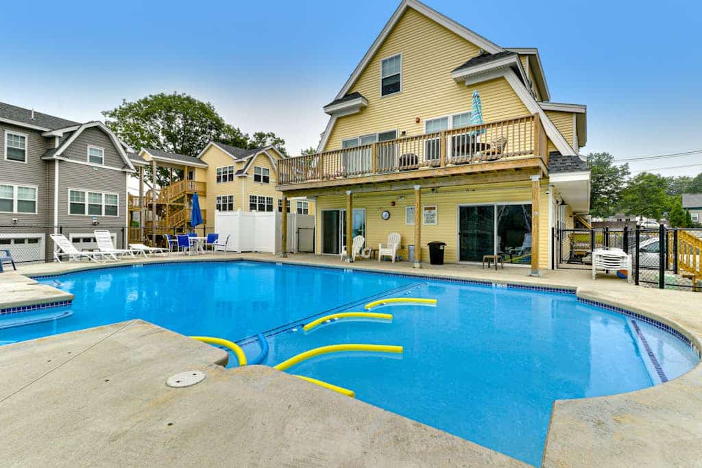 Cheerful condo one mile from Ogunquit Beach with a pool - near dining