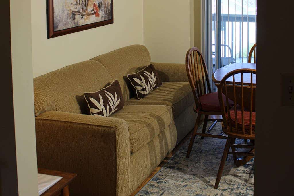 Studio with screened balcony, pool table, & seasonal pool - near beaches
