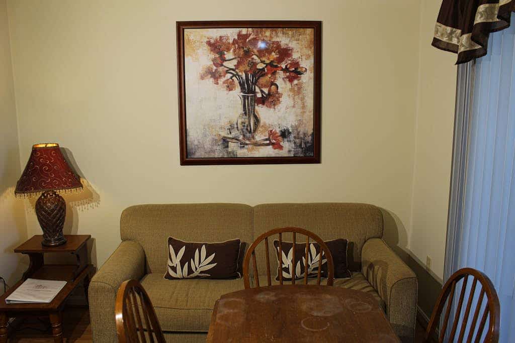 Studio with screened balcony, pool table, & seasonal pool - near beaches