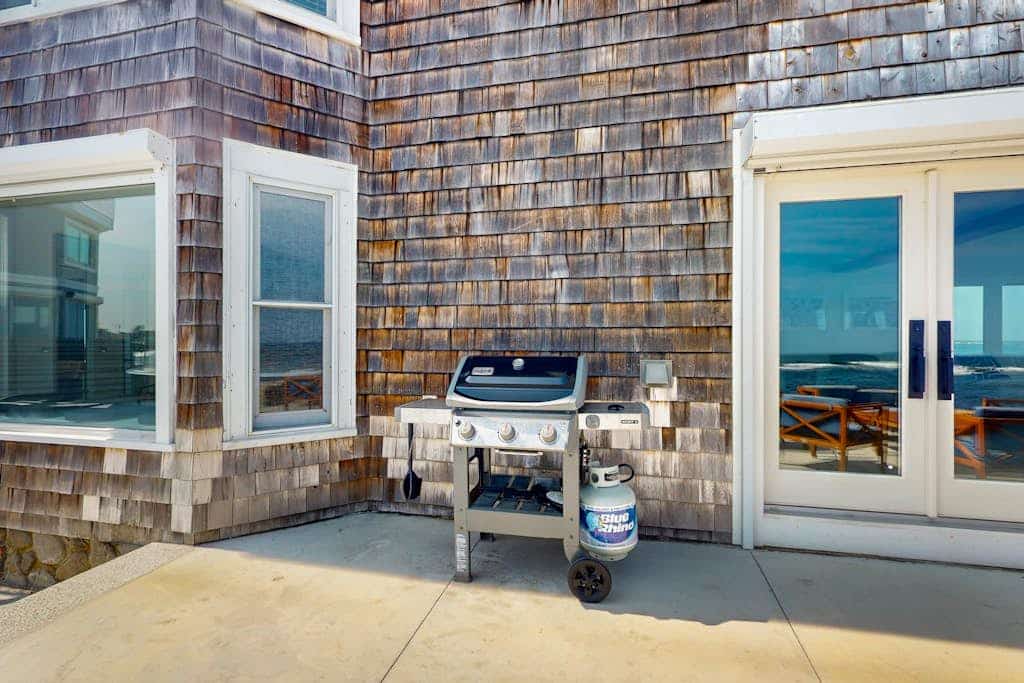 Coastal gem on the water with beach access, gorgeous views & spacious layout