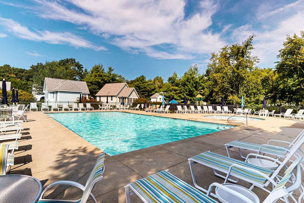 Beautiful Cottage at Summer Village with pool, hot tub, pickleball & game room