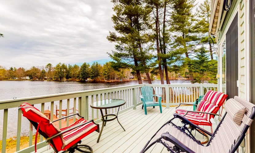 Lovely lakefront home with deck, fire-pit, grill, private dock & pet friendly