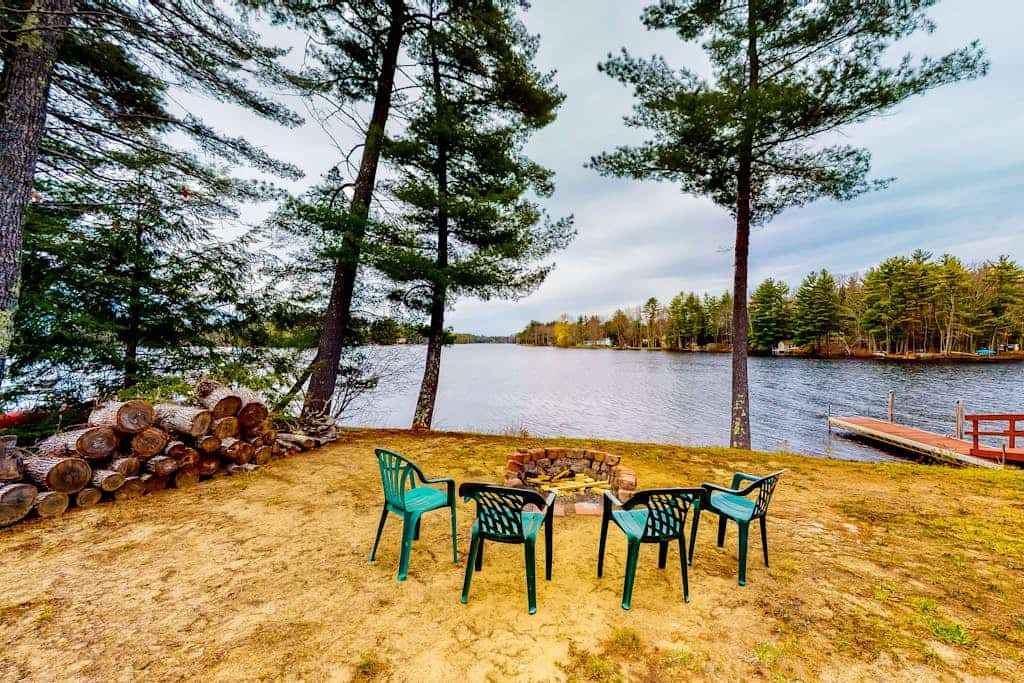 Lovely lakefront home with deck, fire-pit, grill, private dock & pet friendly