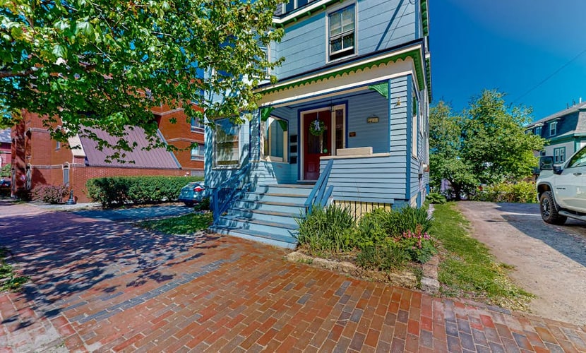 Inviting apartment with full kitchen, porch, convenient location, & fast WiFi