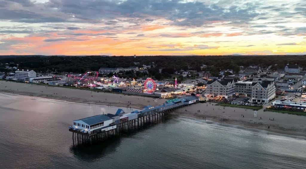 Dog-friendly cottage with deck & porch - walk to the beach, pier & town