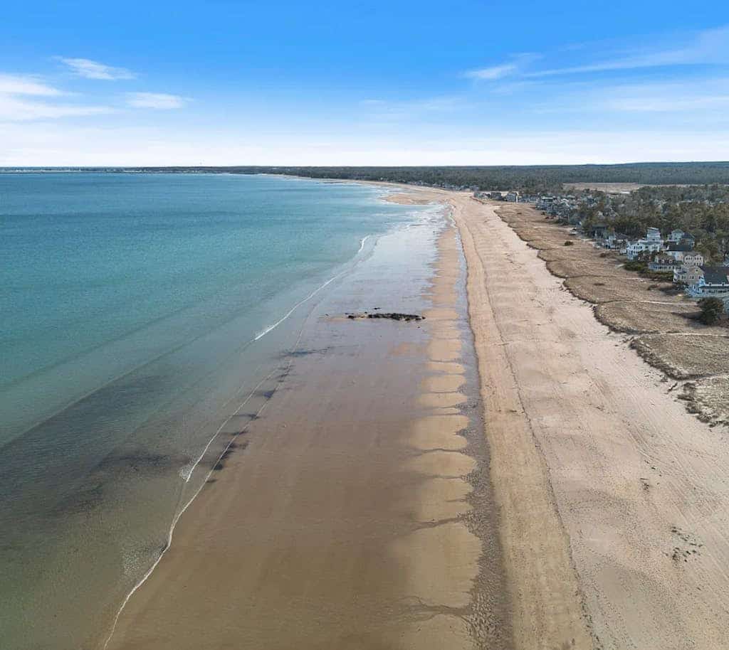 Dog-friendly cottage with deck & porch - walk to the beach, pier & town