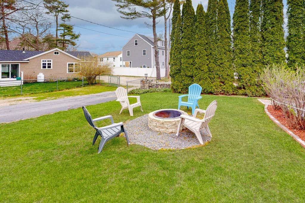 Cozy Cottage with Private Deck - Walk to Short Sands Beach