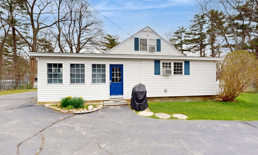 Spacious home close to the beach with golf & playground nearby - dogs welcome