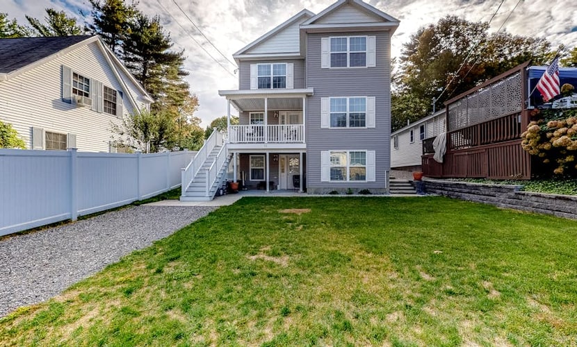 New home 3 blocks to Long Sands Beach with alfresco living