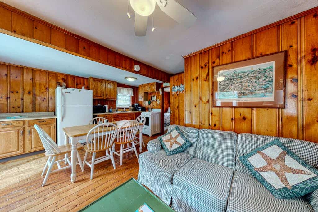 Rustic & well-equipped cottage near the ocean w/gas grill, deck w/chairs, & lawn