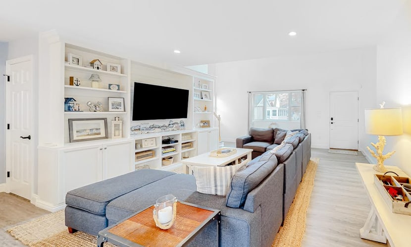 Quiet coastal home with large deck, washer/dryer, AC - golf nearby