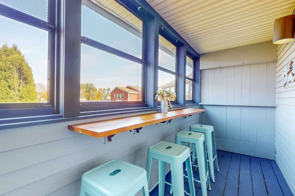 Updated condo 1 mile to beach w/pool, hot tub, tennis & access to EV chargers!