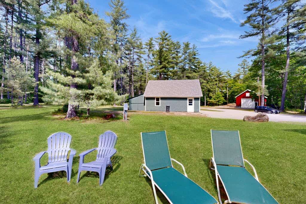 Secluded riverfront property with fast WiFi, kayak & wood stove - dog-friendly