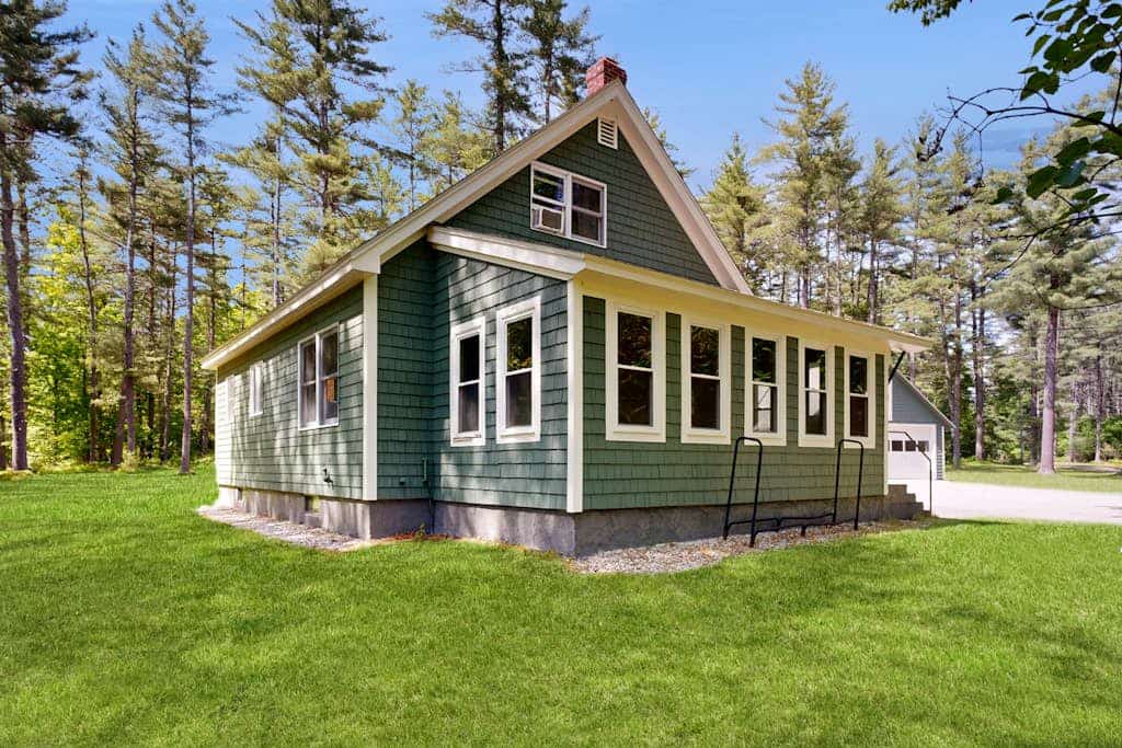 Secluded riverfront property with fast WiFi, kayak & wood stove - dog-friendly