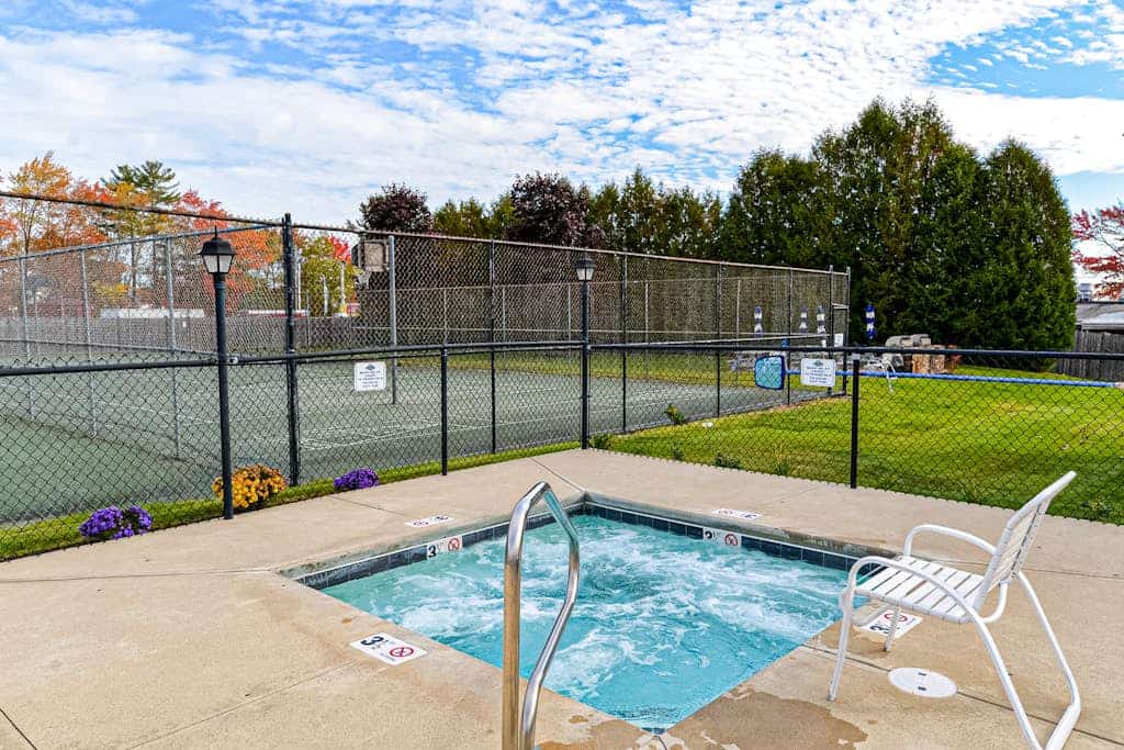 Charming Condo with Pool, Hot Tub, Tennis Courts, and EV Chargers