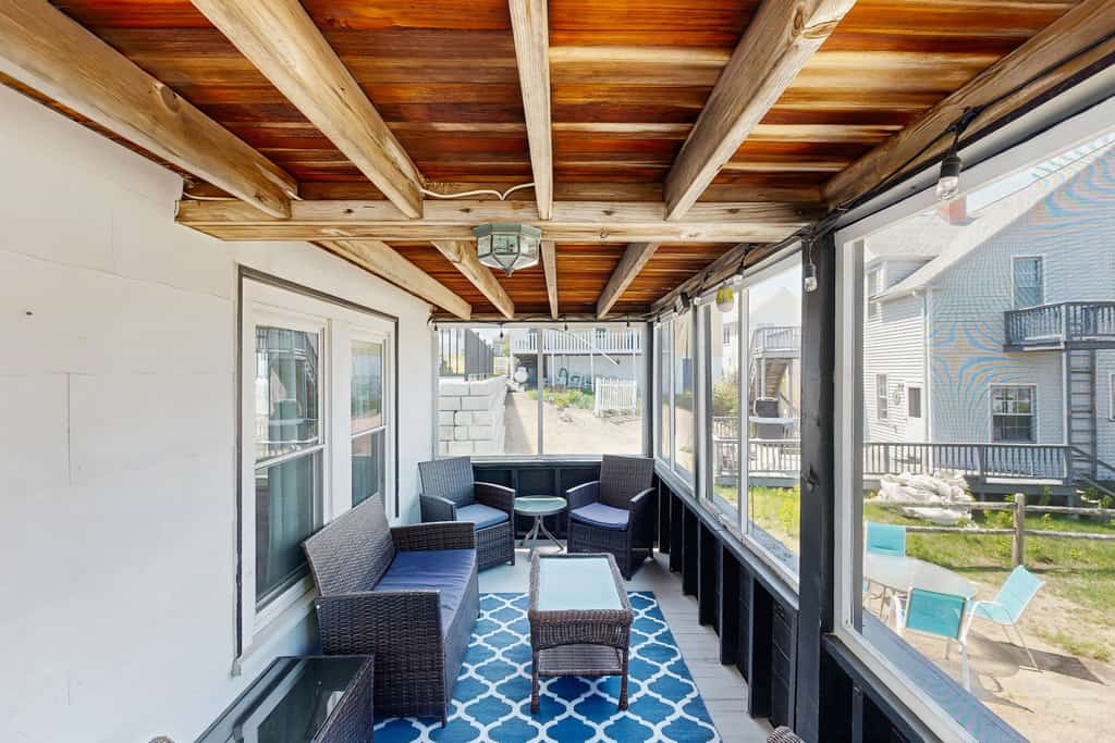 Quaint Cottage with Lobster Pot, Modern Amenities, and Several Beaches Nearby