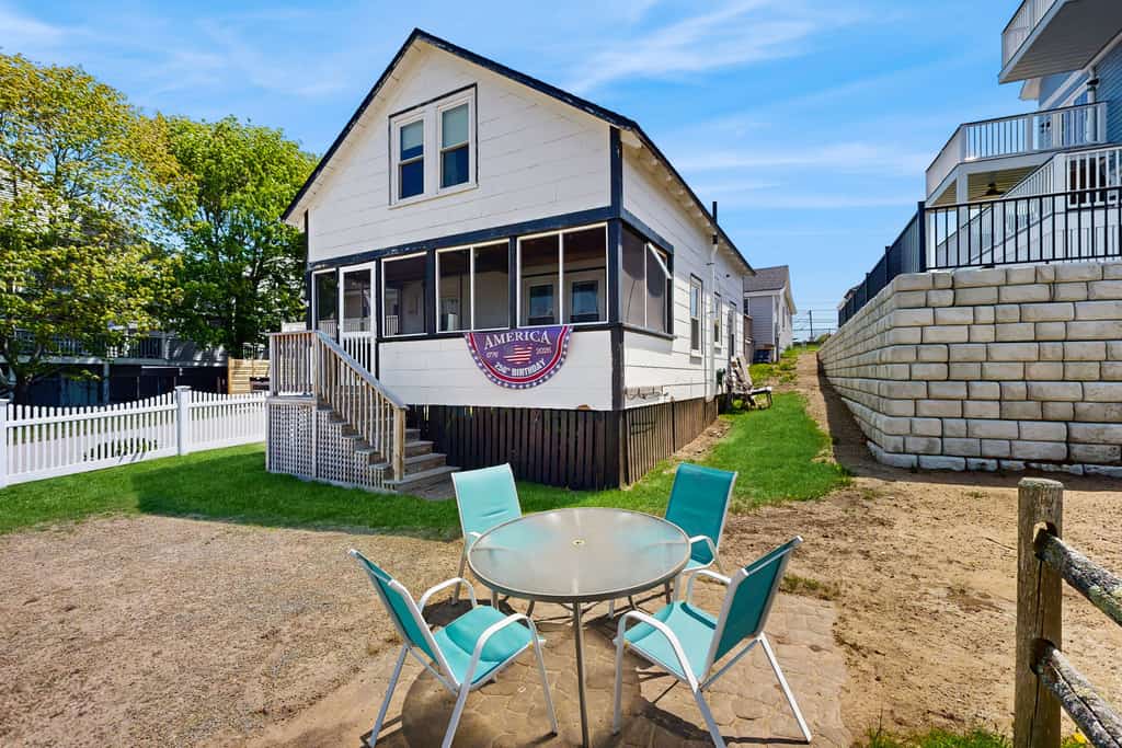 Flip Flops & Sand Beach house