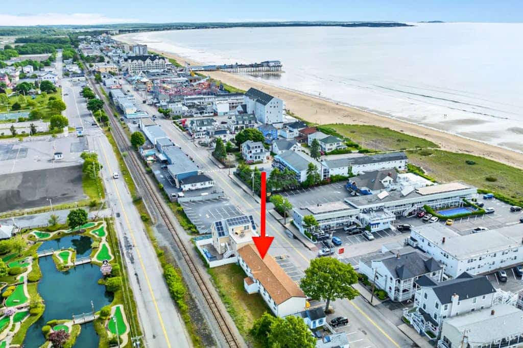 Chic Coastal Condo with  AC & Walk to Beach & Nearby Family Fun