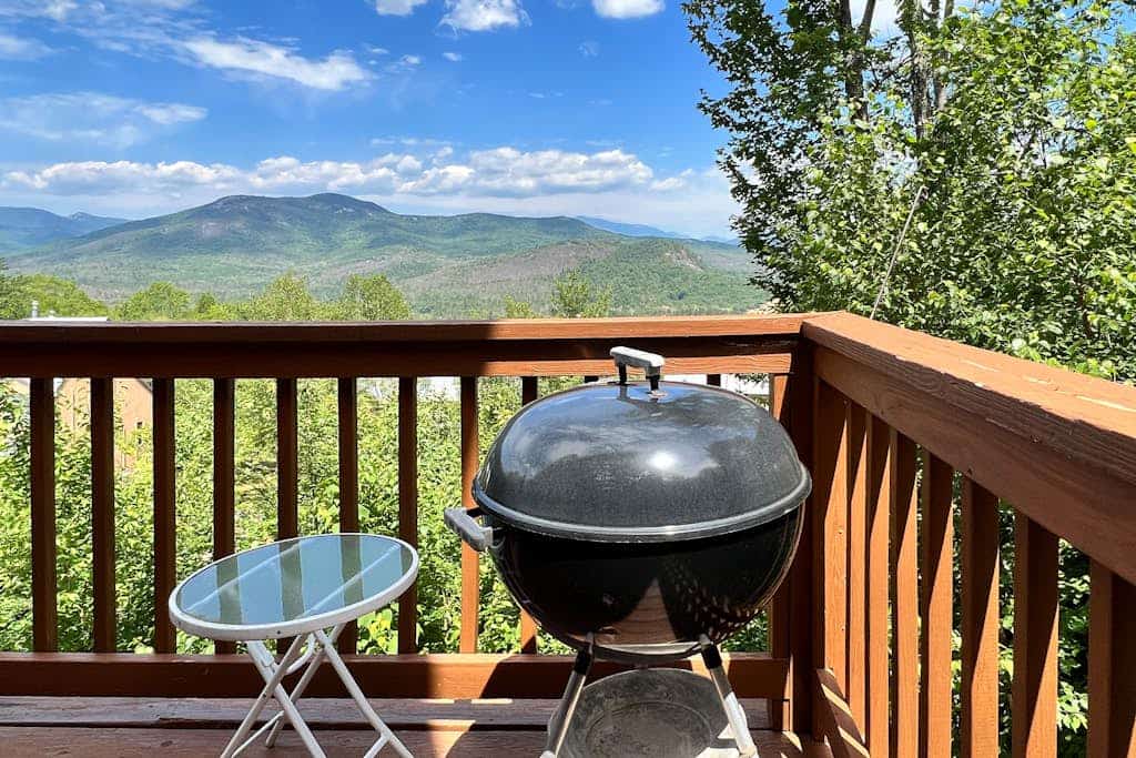 Mountain-view condo with deck,  W/D - close to ski/hike/shopping