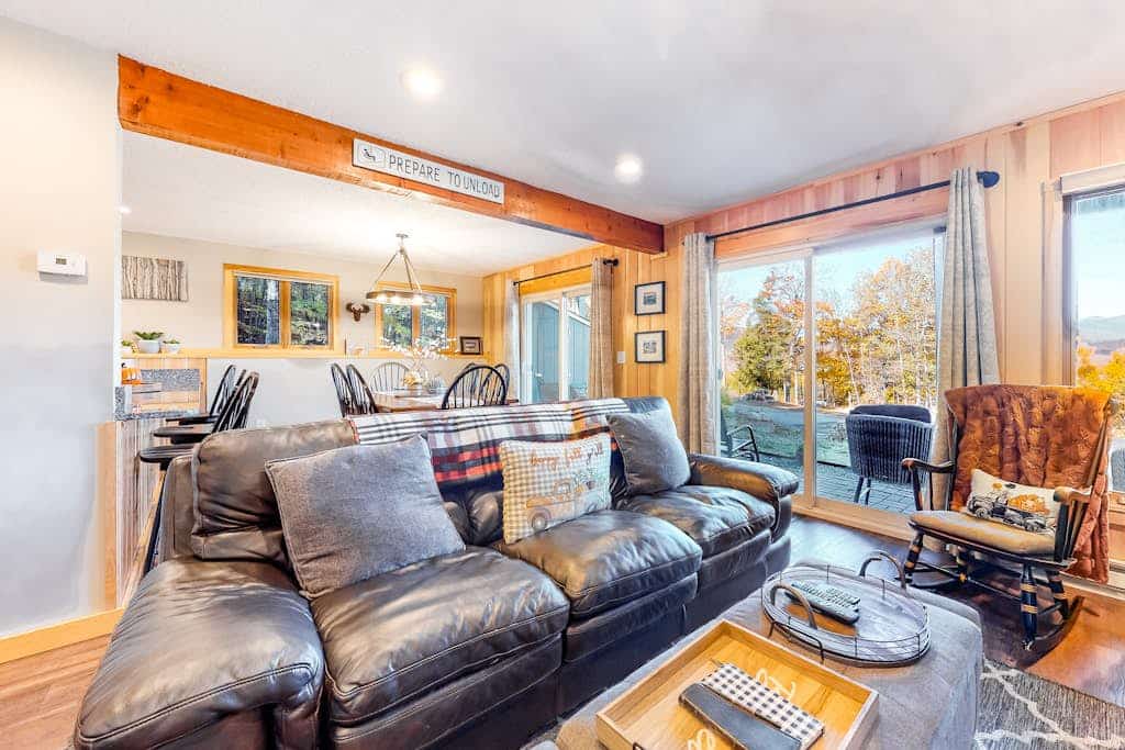 Inviting mountain view condo w/ fireplace - near Story Land