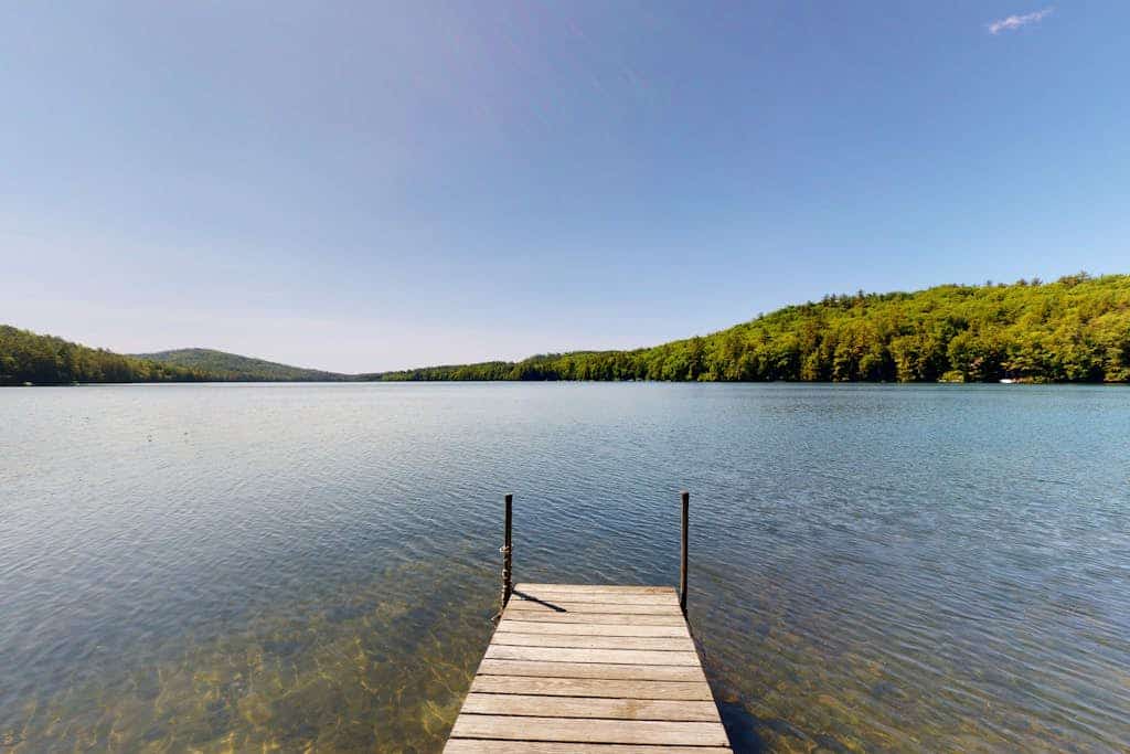 Secluded waterfront cabin with private dock, kayak, canoe, gas grill & deck