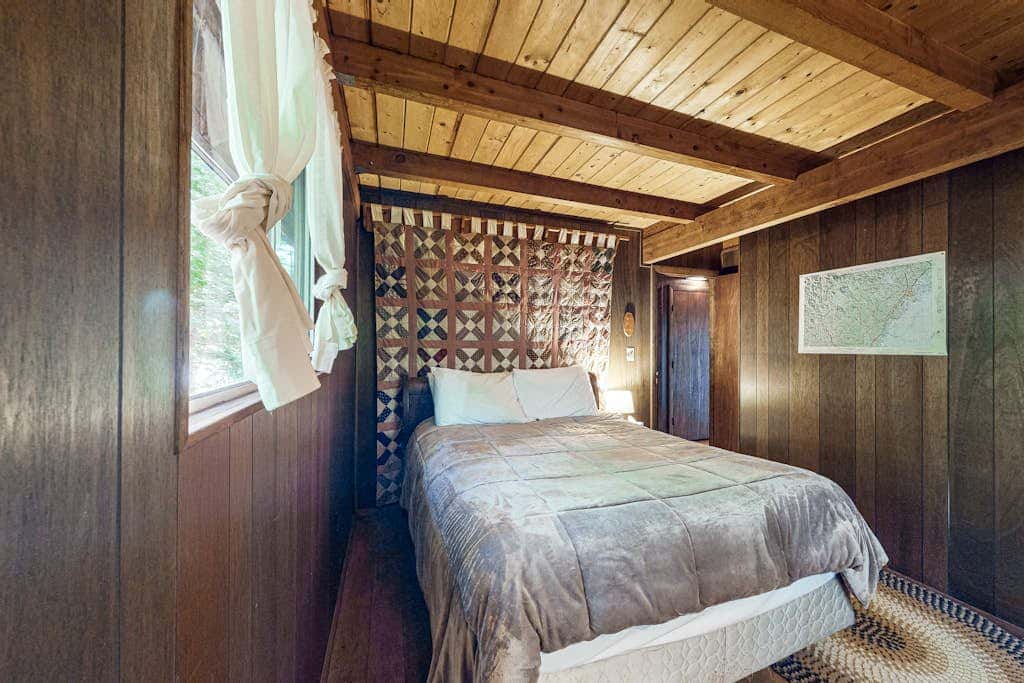 Cabin on Long Pond