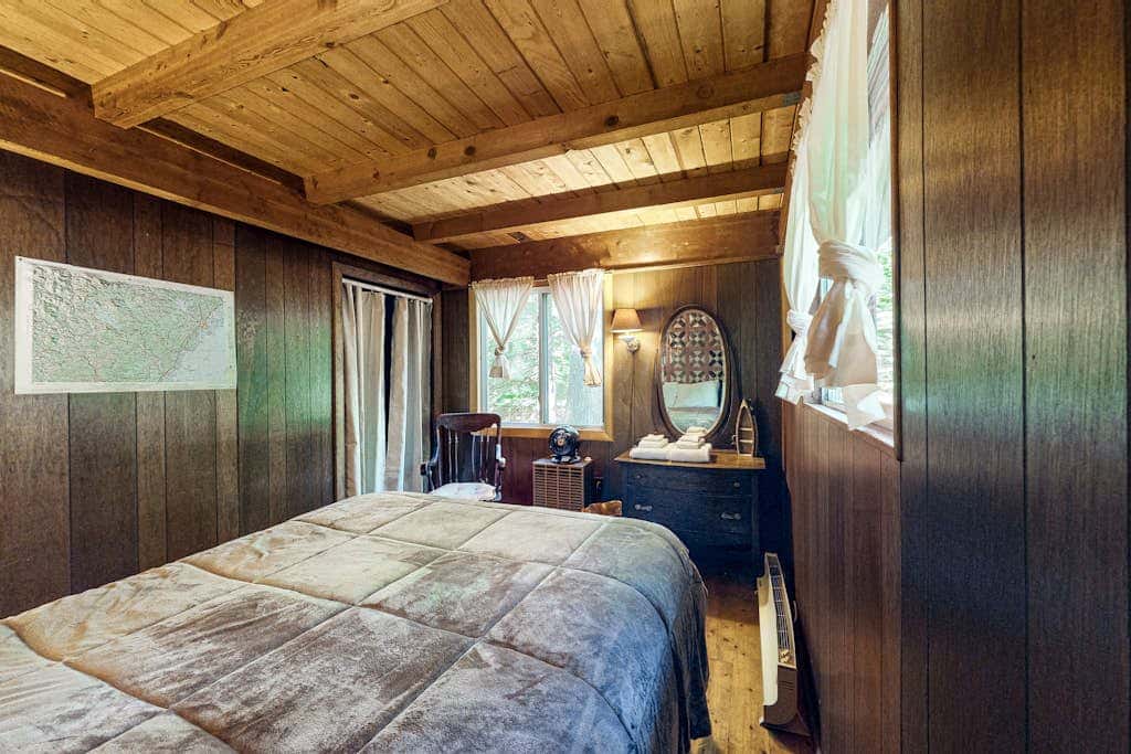 Cabin on Long Pond