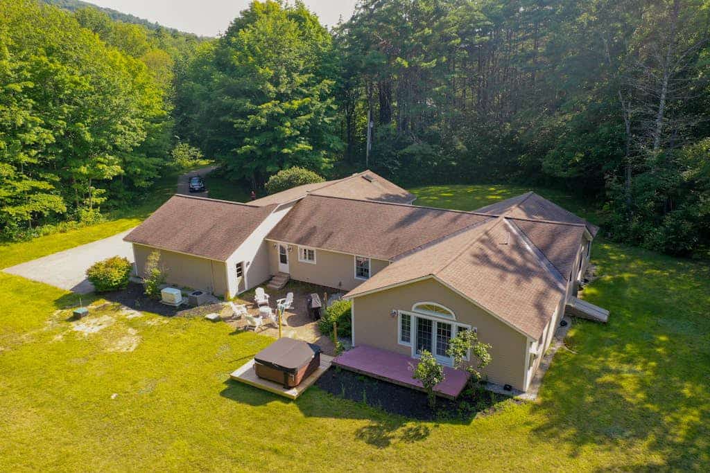 White Mountain Glen | House in Bartlett with hot tub, sauna, firepit & game room