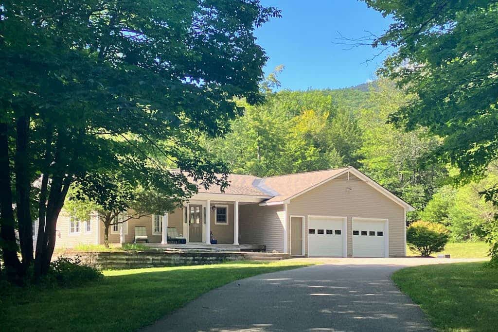 White Mountain Glen | House in Bartlett with hot tub, sauna, firepit & game room