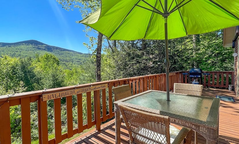 Secluded mountain getaway with private sauna, large deck, sweeping views & WiFi