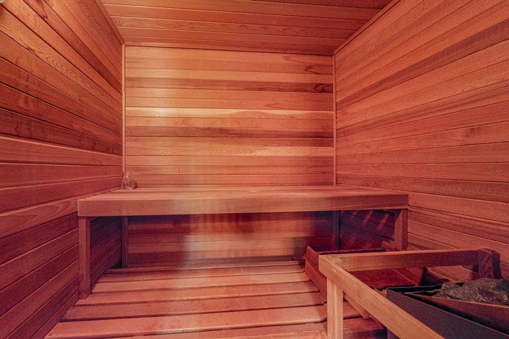 Secluded mountain getaway with private sauna, large deck, sweeping views & WiFi