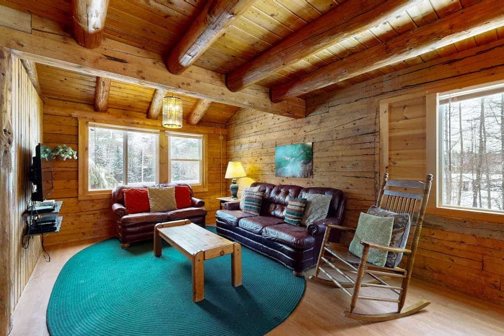 Beautiful log home w/ patio - perfect for outdoor enthusiasts, dogs OK