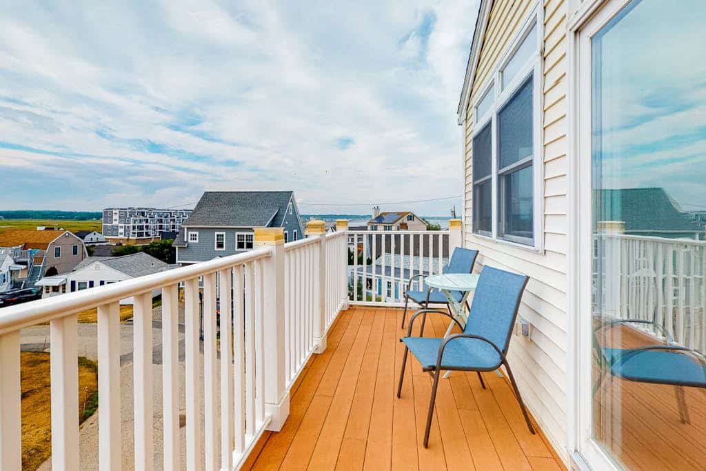 Coastal marsh-view getaway with 2 decks, grill, AC & W/D - walk to beach